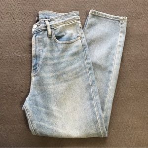 Light Wash Women’s Jeans - Classic Straight Fit